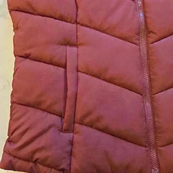 Aeropostale Womens Remixed Down Puffer Vest Jacket Burgundy Red Size Large - Picture 6 of 9